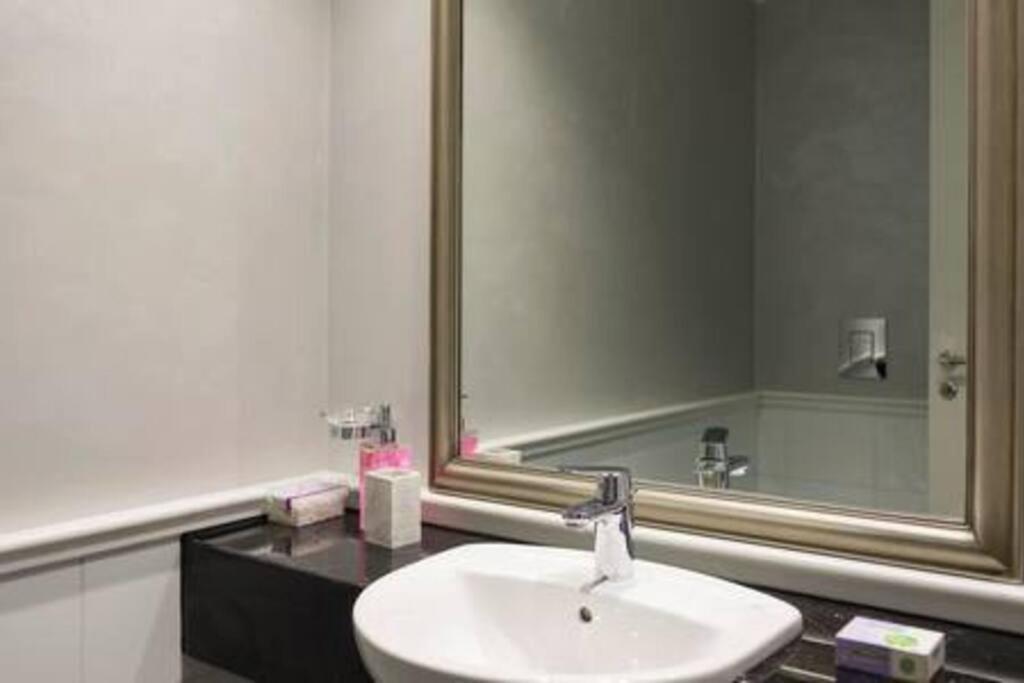 Versace Tower Luxury Suites - Downtown ベイルート エクステリア 写真
